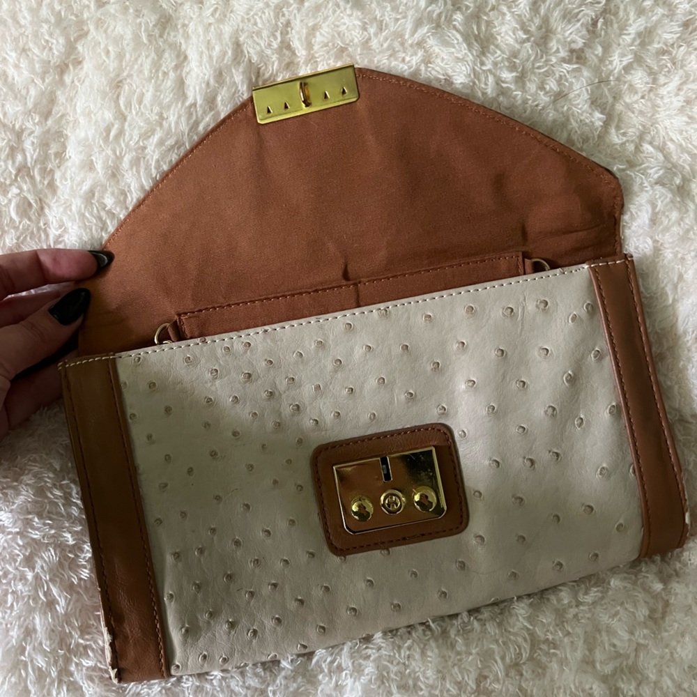 Faux Ostrich Envelope Clutch/Crossbody Bag with Gold Chain - Picture 2 of 10